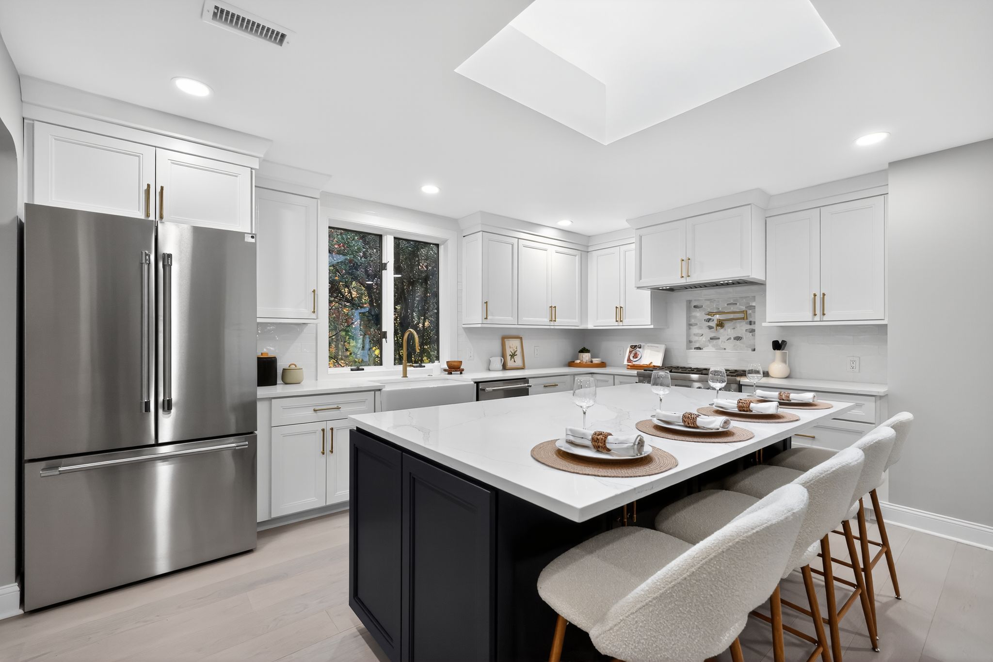 12_117_W_Possum_Hollow_Rd_Rose_Valley_PA_19086_USA-Kitchen-IMG_6613-40